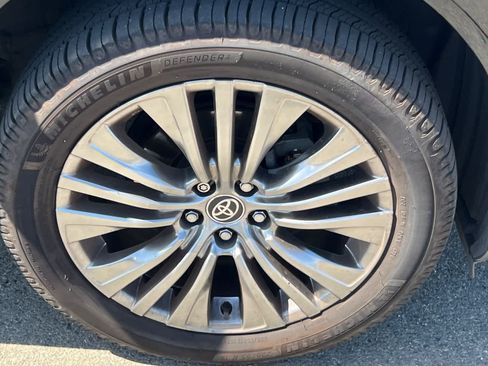Used 2021 Toyota Venza XLE AWD/4WD image 15
