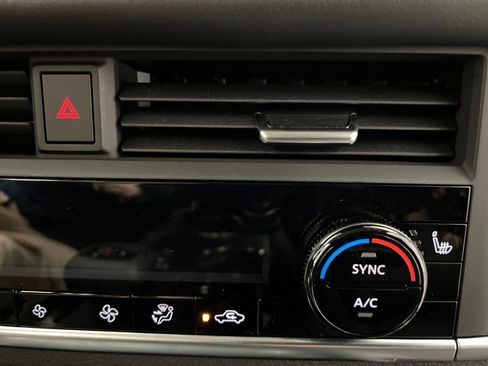Used 2025 Nissan Rogue SV AWD/4WD image 46