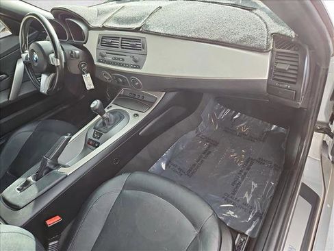 Used 2004 BMW Z4 3.0i RWD image 16