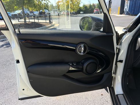 Used 2021 MINI Cooper 4-Door Hardtop w/ 6.5" Touchscreen Package FWD image 16