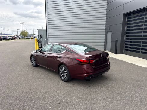 Used 2023 Nissan Altima 2.5 SV FWD image 3
