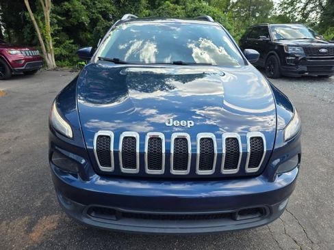 Used 2018 Jeep Cherokee Latitude w/ Cold Weather Group AWD/4WD image 2