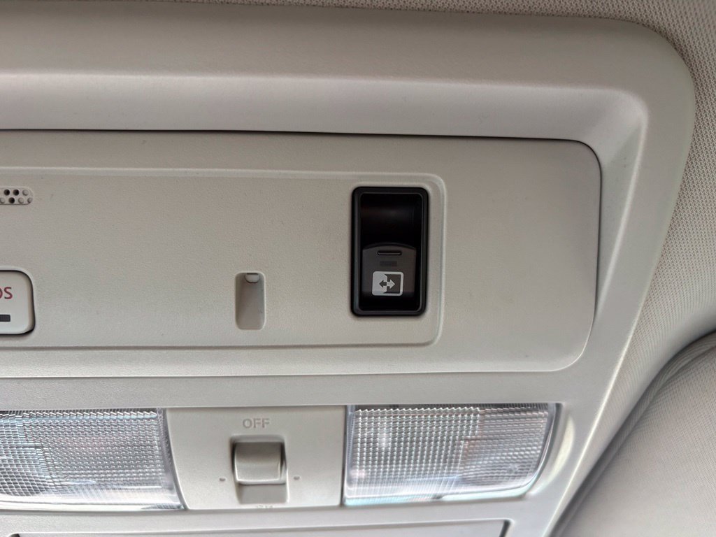 Used 2017 Nissan Titan SL AWD/4WD image 26