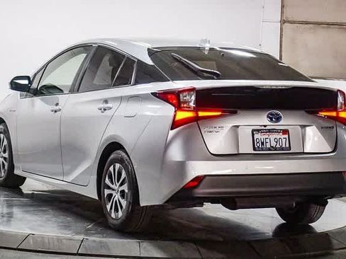 Certified 2021 Toyota Prius LE w/ Carpet Mat Package (TMS) image 9