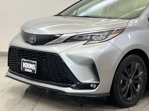 Used 2022 Toyota Sienna XSE w/ XSE Plus Package FWD image 29