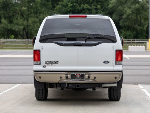 Used 2005 Ford Excursion Eddie Bauer AWD/4WD image 10