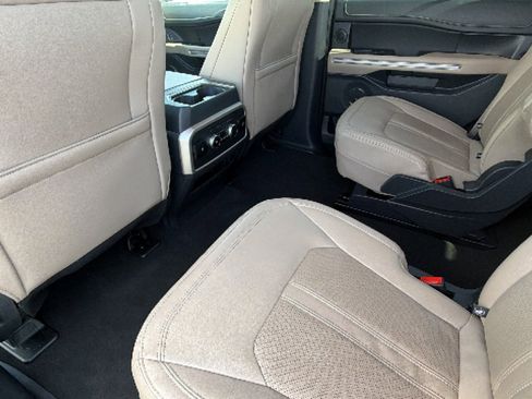 Used 2024 Ford Expedition Limited image 24