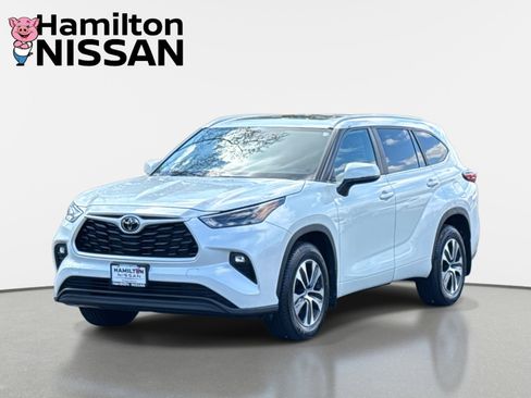 Used 2023 Toyota Highlander XLE image 5