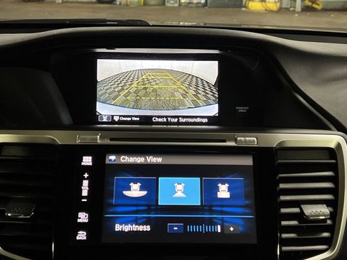 Used 2017 Honda Accord Touring image 19