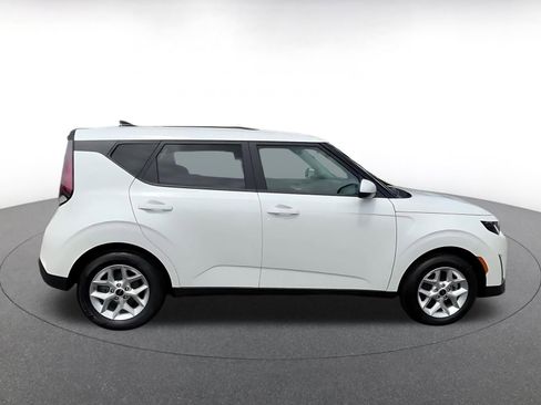 Used 2025 Kia Soul LX w/ LX Technology Package FWD image 16