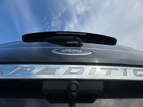 Used 2019 Ford Expedition XLT w/ Equipment Group 202A AWD/4WD image 12
