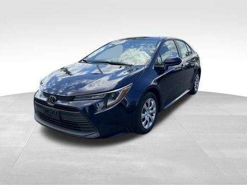 Used 2023 Toyota Corolla LE FWD image 3