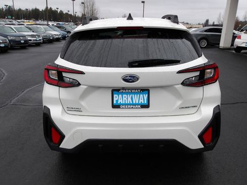 Used 2024 Subaru Crosstrek 2.0i Premium w/ Crosstrek Mirror Package AWD/4WD image 4