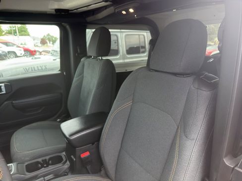 Used 2024 Jeep Wrangler Sport AWD/4WD image 7