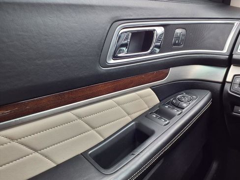 Used 2016 Ford Explorer Platinum image 22