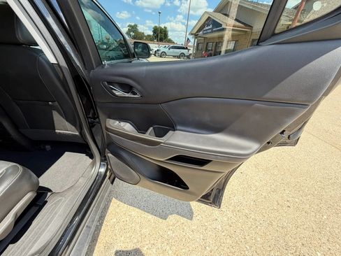 Used 2023 GMC Acadia SLT AWD/4WD image 27