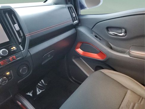 Used 2025 Nissan Frontier PRO-4X image 26