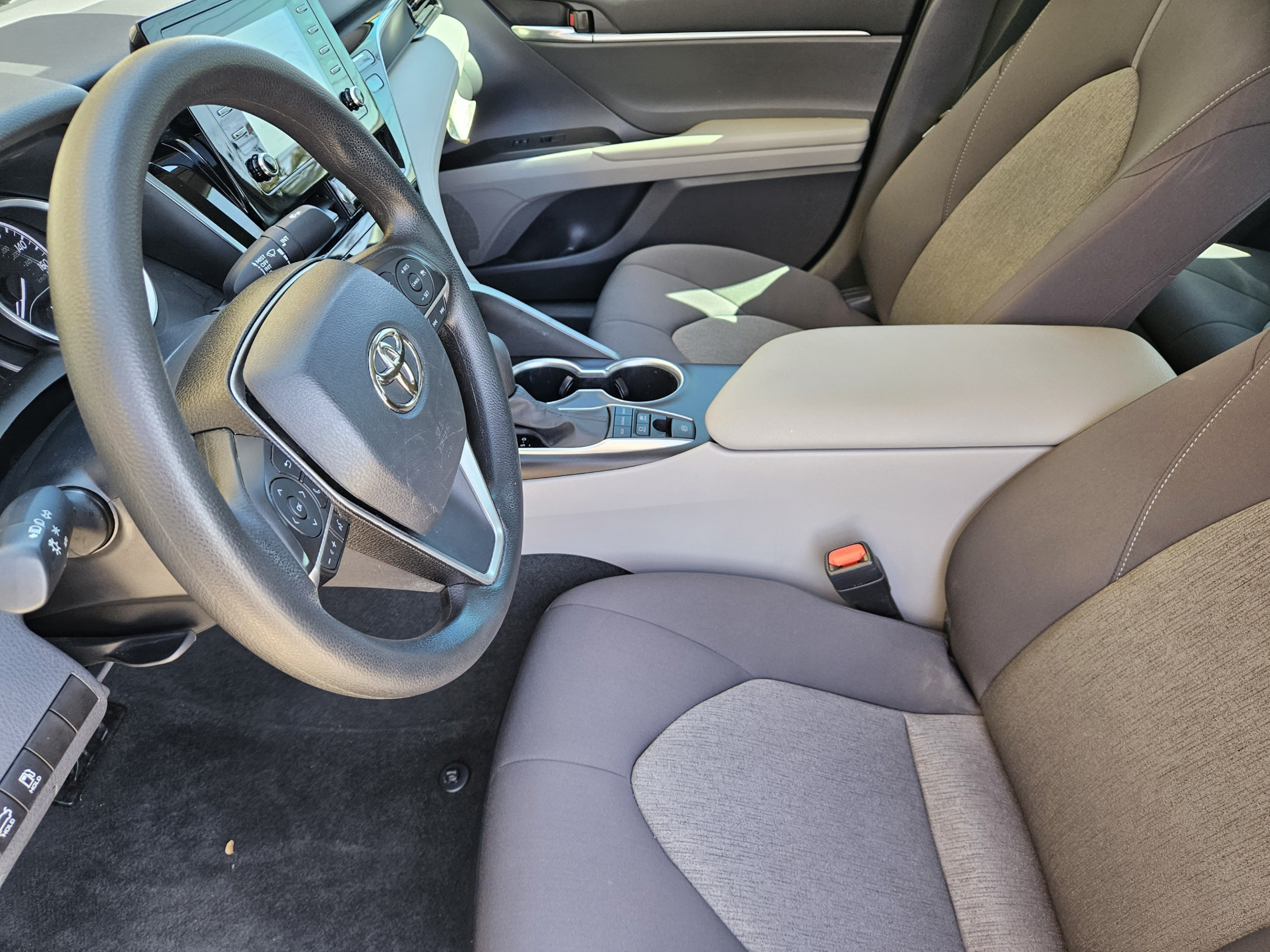 Used 2023 Toyota Camry LE FWD image 11
