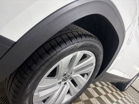 Used 2023 Volkswagen Atlas Cross Sport SE w/ Panoramic Sunroof Package FWD image 31