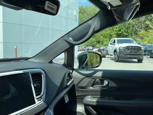 New 2026 Chrysler Voyager LX image 17