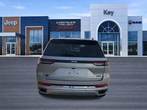 Used 2022 Jeep Grand Cherokee Overland w/ Luxury Tech Group IV AWD/4WD image 7