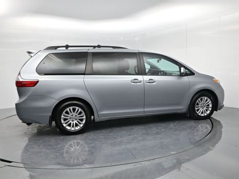 Used 2015 Toyota Sienna XLE image 8