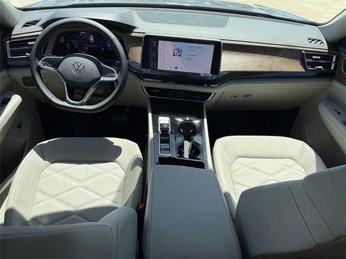 Certified 2025 Volkswagen Atlas SE image 15
