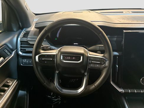 Used 2025 GMC Acadia Elevation image 18