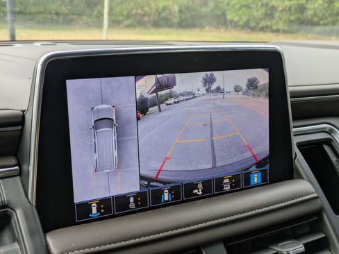 Used 2021 Chevrolet Tahoe Z71 w/ Z71 Signature Package image 24