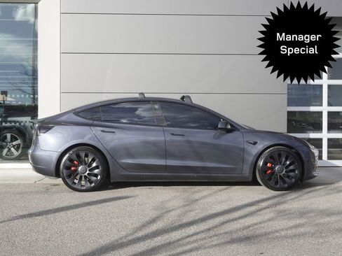 Used 2022 Tesla Model 3 Performance image 7