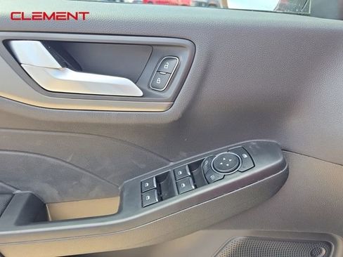 New 2025 Ford Escape SE image 24