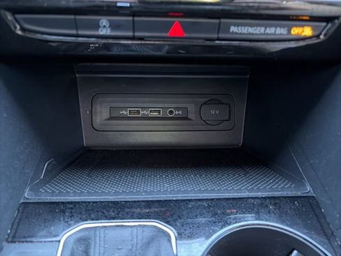 Used 2020 Volkswagen Atlas Cross Sport SEL image 17