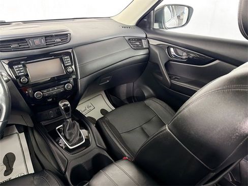 Used 2017 Nissan Rogue SL image 21