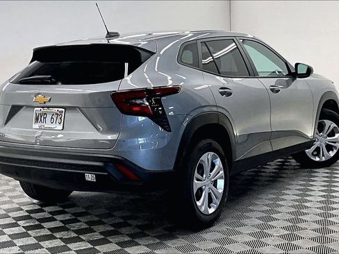 Used 2024 Chevrolet Trax LS w/ Driver Confidence Package FWD image 13