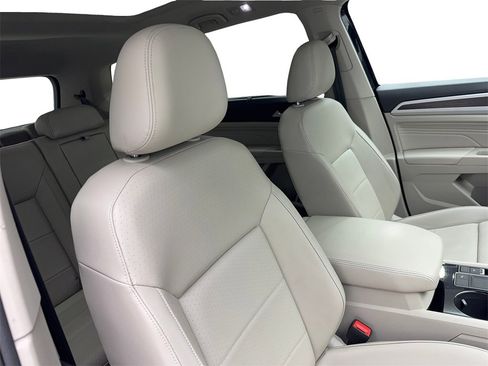 Used 2023 Volkswagen Atlas SE w/ Panoramic Sunroof Package image 48