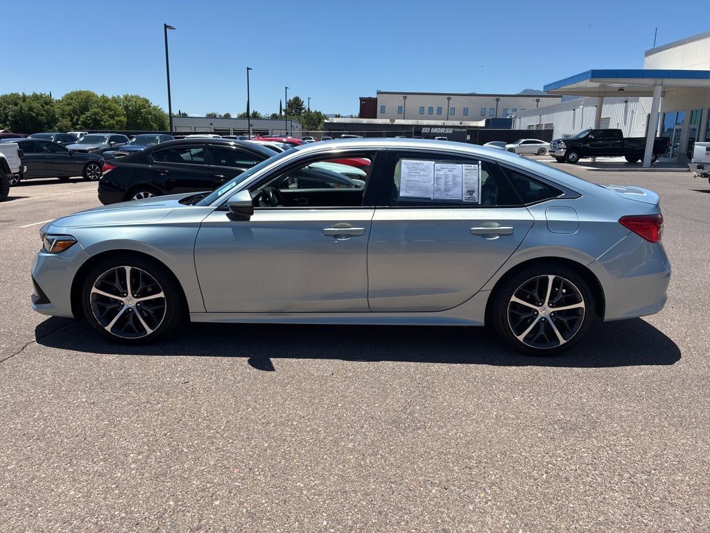 Used 2022 Honda Civic Touring image 2