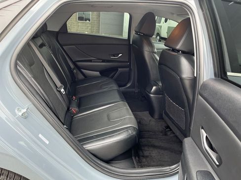 Used 2021 Hyundai Elantra Limited image 12