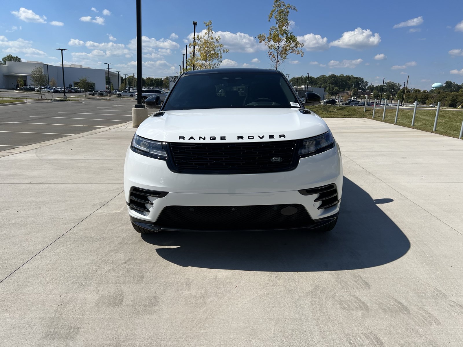 Used 2024 Land Rover Range Rover Velar Dynamic SE AWD/4WD image 3