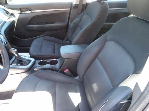 Used 2018 Hyundai Elantra SE FWD image 10
