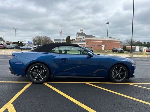 Used 2024 Ford Mustang Convertible image 8