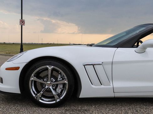 Used 2011 Chevrolet Corvette Grand Sport w/ Preferred Equipment Group RWD image 4