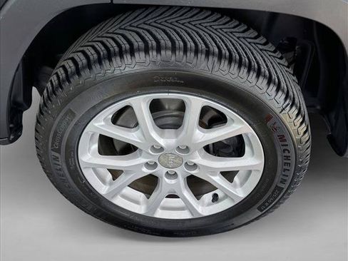 Used 2014 Jeep Cherokee Latitude w/ Comfort/Convenience Group FWD image 9