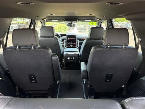 Used 2025 GMC Yukon Denali AWD/4WD image 12