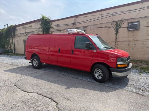 Used 2018 Chevrolet Express 3500 Extended w/ Driver Convenience Package RWD image 11