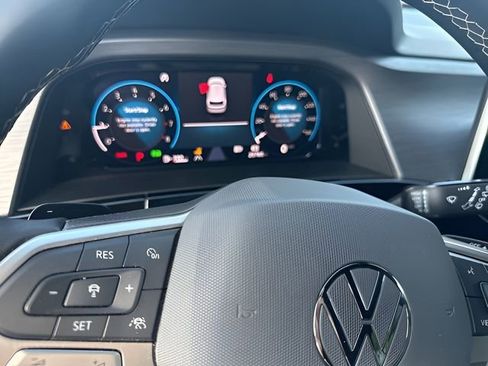 Used 2025 Volkswagen Atlas Cross Sport SE image 27