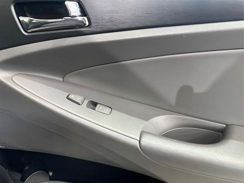 Used 2013 Hyundai Sonata SE w/ Navigation & Sunroof Pkg FWD image 21
