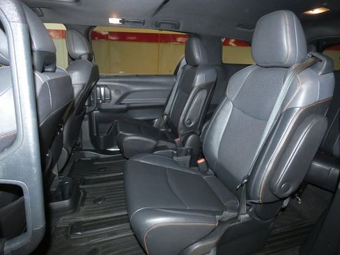 Used 2021 Toyota Sienna XSE image 23