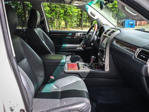 Used 2016 Lexus GX 460 w/ Premium Package AWD/4WD image 19