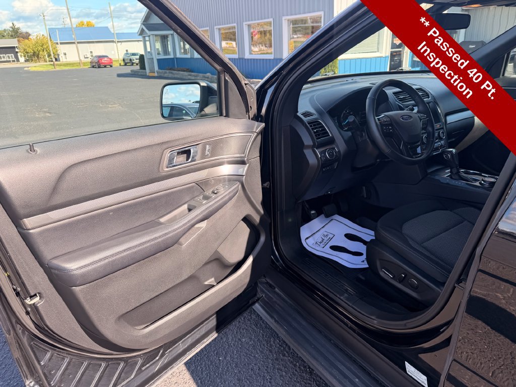 Used 2018 Ford Explorer XLT w/ Equipment Group 201A AWD/4WD image 13