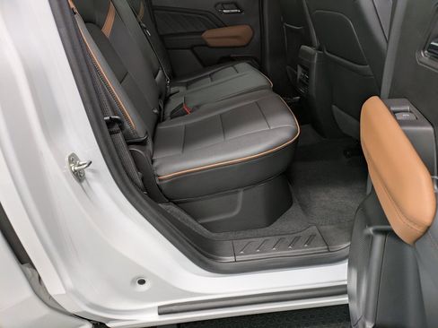 Used 2024 GMC Canyon AT4 w/ AT4 Premium Package image 26